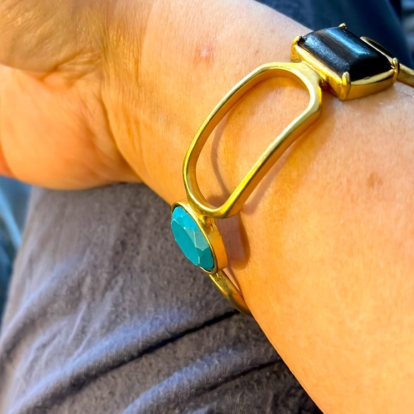 Vintage Gold tone round bracelet with black and turquoise stones - Picture 2 of 8